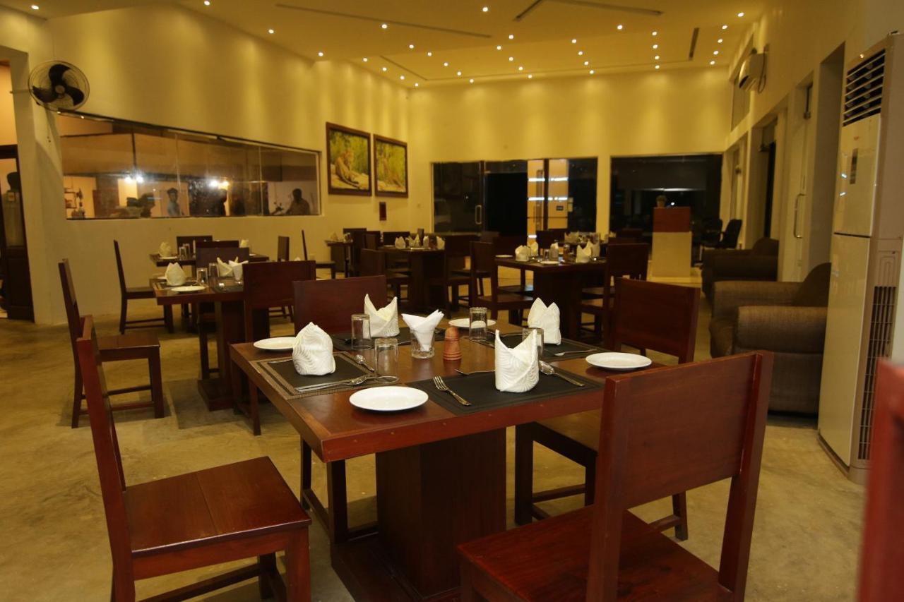 Jade Green Hotel هامبانتوتا المظهر الخارجي الصورة