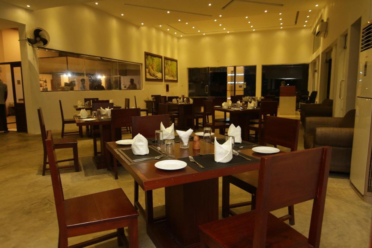 Jade Green Hotel هامبانتوتا المظهر الخارجي الصورة