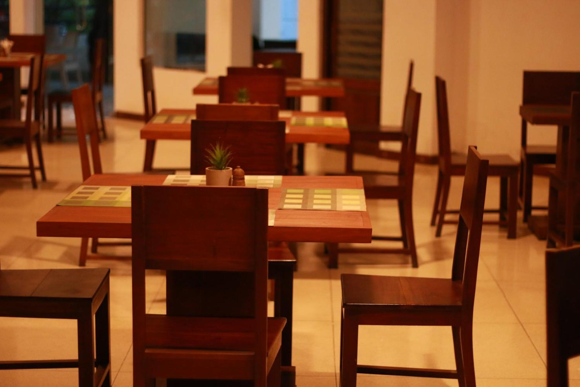 Jade Green Hotel هامبانتوتا المظهر الخارجي الصورة