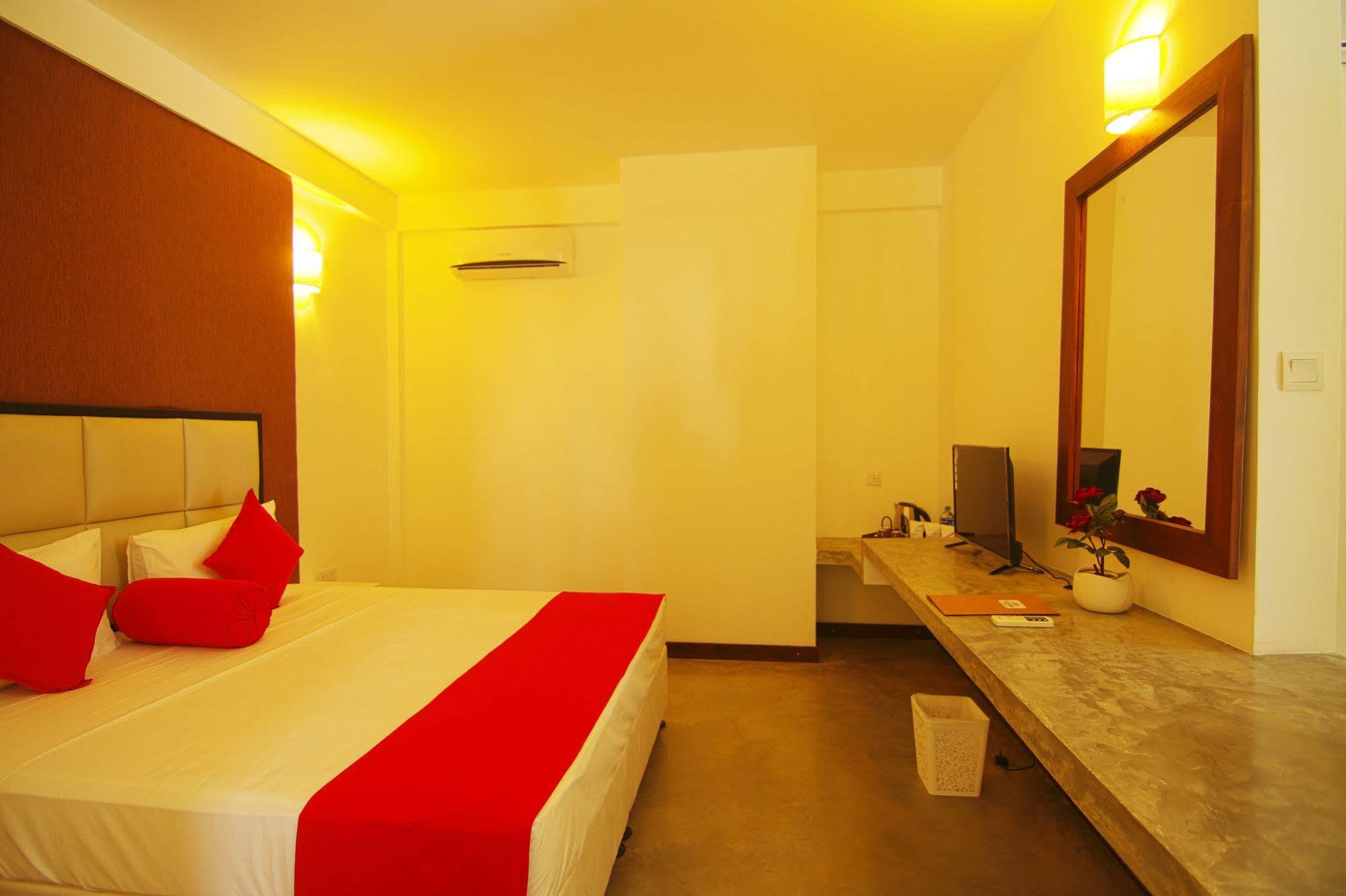 Jade Green Hotel هامبانتوتا المظهر الخارجي الصورة