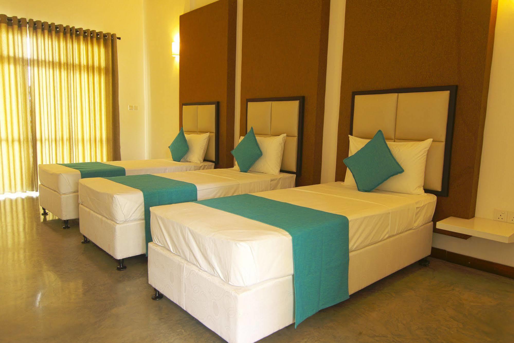 Jade Green Hotel هامبانتوتا المظهر الخارجي الصورة
