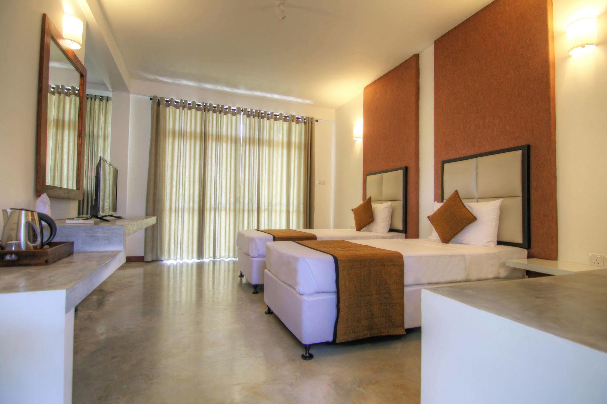 Jade Green Hotel هامبانتوتا المظهر الخارجي الصورة